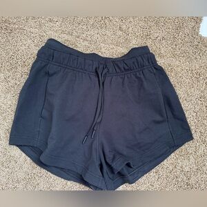 Lululemon black Inner Glow High-rise short 3”